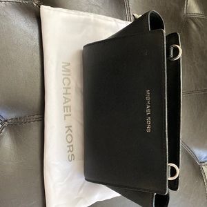 Michael Kors Médium Selma Messenger Bag - Black